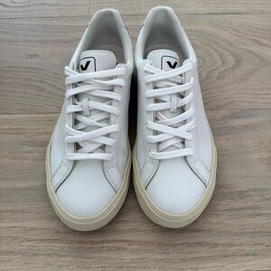 VEJA White Casual Sneakers 7